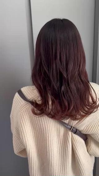 職場でもOK
春色のピンクブラウンで艶感up！巻いても可愛いのでおすすめですよ！ 