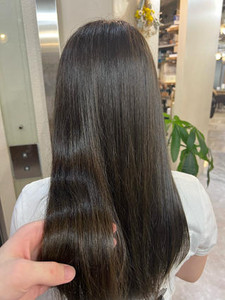 赤みが気になるお客様。

赤みを打ち消してくれる綺麗なオリーブに️ 