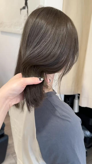 olive greige 

透明感︎︎⟡︎︎⟡ 