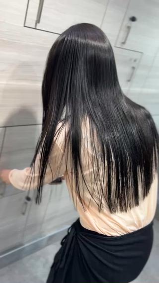 酸性straightでツヤッツヤの髪に⋆꙳
優しいお薬を使っているのでぴんぴんになりすぎずナチュラルに美髪にしてくれます！
かけた場所は半永久的に酸性ストレートかかっているので、ぜひ梅雨前に1度おまかせください
梅雨を酸性ストレートで乗り切りましょう！！ 