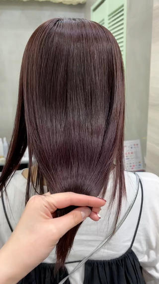 一度の施術でこんなに綺麗な美髪になります*゜
梅雨前に是非1度お任せ下さい‎‎‎ 