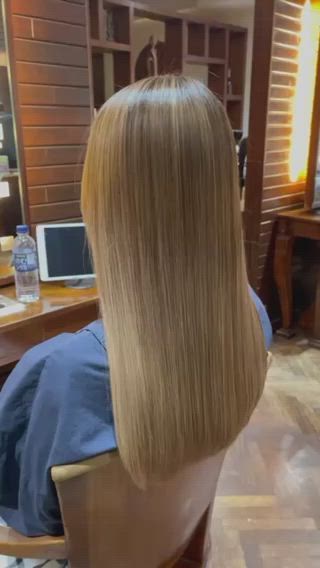 めちゃくちゃツヤ出ました
ブリーチ毛でもこんなに綺麗になります!
気になる方は是非一度お試しください