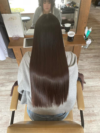 髪質改善縮毛矯正

柔らかさと艶のあるダメージの少ない縮毛矯正 