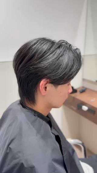 大人の毛流れパーマ
骨格・生え癖・毛質を見極め、ミリ単位で毛流れを設計するケア特化型パーマ。ダメージを最小限に抑えながら、内部補修成分で質感までコントロール。乾かすだけで自然に決まる再現性と、上品で洗練されたシルエットを実現します。量産型では作れない、あなただけの毛流れデザインを。