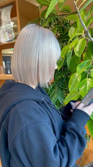 ミディアム カラー ハイトーンカラー / 美髪矯正/出口優斗のヘアスタイル