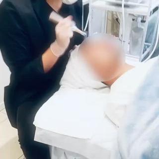 施術の様子です
クレンジング、洗顔、ダーマスタンプ、幹細胞導入、シートパックコミコミでのご案内になります
当日他メニューとの併用も可能です、お問い合わせ下さい 