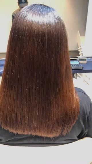 カラーに髪質改善トリートメントをミックスしてカラーリング！色はブラウンカラー！ 