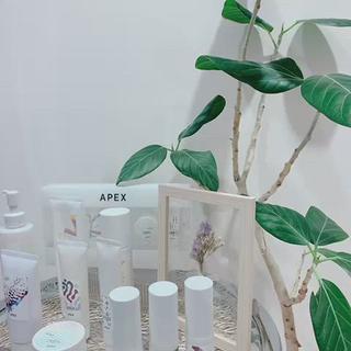 今のスキンケアに満足されていない方、
是非お試し下さい

何年もかけて蓄積してきた、2020万件を超える膨大な
お肌データとAI搭載システムでお肌を分析し、
『既にあるもの』ではなく、
お一人おひとりのお肌にあったエステとスキンケアを
ご提供させていただきます。

#究極のパーソナライズドコスメAPEX
#パーソナライズ
#敏感肌
#混合肌
#ニキビ
#脂性肌
#今と未来に向けてのケア 