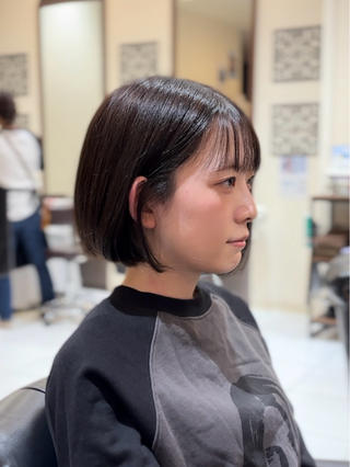 バッサリbefore＆after
寒色カラー×ミニボブに️

カットもカラーもお任せ下さい！

全力で今イチオシの可愛いをご提案致します！！ 