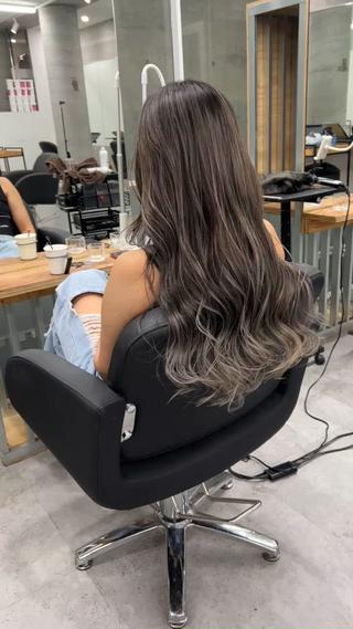 バレイヤージュ

バレイヤージュ　ハイトーン　ハイライト　ブリーチ　ケアブリーチ　ダブルカラー　トリプルカラー 