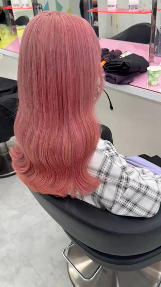 pale pink 

ブリーチ2回~できる淡めピンク♡
私にしか出来ないケアカラー剤(2200)を使用したオリジナル配合カラーで色落ちまで可愛く♡

ロング料金あります！ 
