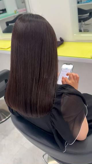 梅雨の前にやりたい縮毛矯正♡

髪質にあわせた薬剤でツヤ髪ストレートに！
髪の状態、履歴によってお断りさせていただく場合ございます 