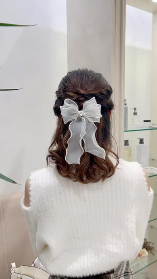 ミディアム ヘアアレンジ 𝑴𝑰𝑨🎀赤髪 /ピンク/髪質改善のヘアスタイル