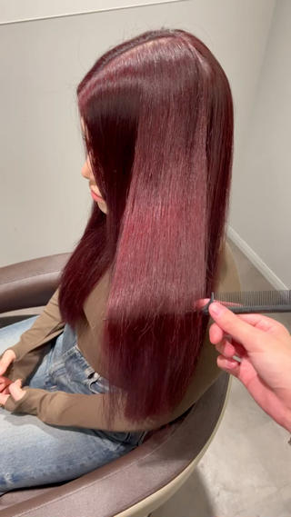 髪の組織であるケラチンを補修し、
内部、外部全てをケアし、潤い、艶感を与える
ケラチン髪質改善トリートメント 