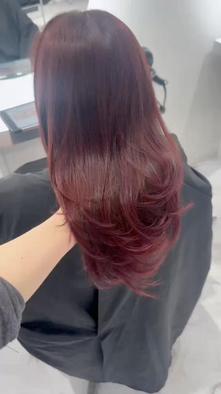 𝙇𝙖𝙮𝙚𝙧 𝙘𝙪𝙩 × 𝙘𝙖𝙨𝙨𝙞𝙨 𝙧𝙚𝙙

レイヤーと相性のいい#カシスレッド ♡
ワンカラーで明るくしつつ高発色のカラー叶います

ほんのり紫も混ぜてるので深みがあってかわいい
カラーも1人1人こだわって配合してます♡

Cut 4700円
Cut,color 8800円〜
care color＋2200円

♡styling剤♡
 System リュクス オイル

KERA CElEbCrystal Gel

オイルとジェルを1対1で混ぜて使用すると質感とっても良くておすすめです♡╰(*´︶`*)╯♡ 