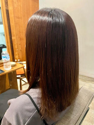 髪質改善トリートメントでうるツヤ髪に定期的に縮毛矯正をされている方、毎日アイロンを使われる方など、ダメージが気になる方にオススメです！ 