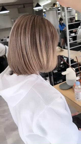 シャドールーツ

全頭ブリーチから筋感つくります 