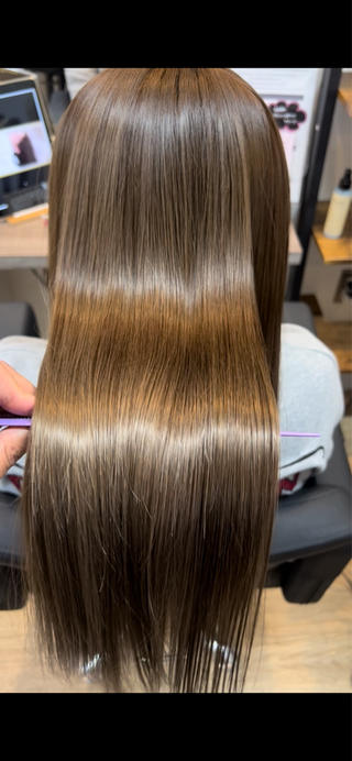 髪質改善ストレートで毛先の先までツルッツル 