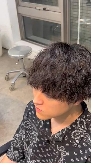 学生に人気のツイストスパイラルパーマがオススメ
◆SNSで話題の波巻きスパイラルパーマも◎
◆セルフスタイリングでも再現性のあるヘアデザインをご提案◎
Instagram
fifth_inoue
#原宿#メンズカット#メンズパーマ#メンズマッシュ#ツイストスパイラルパーマ 