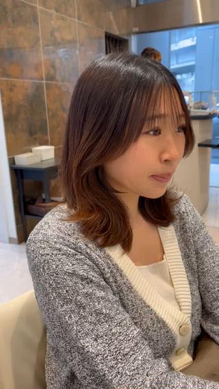 まっすぐにし過ぎずナチュラルにストレートにするので
巻いても柔らかい質感は残ります
梅雨時期におすすめです◎ 