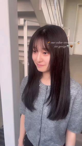 透明感のあるアイスグレージュ