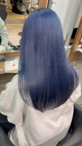 グレーに落ちるブルーラベンダーカラー 