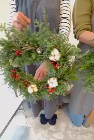 サロン内でお客様たちと
Xmasリ－ス作り 