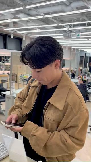 #ニュアンスパーマ 


“ゆるく毛流れの束感が動くだけで一気におしゃれ見え
自然体でこなれて見える万能パーマദ്ദി＞ᴗ＜)
直毛の方でも抜け感×柔らかく見える質感
セットも簡単で、毎朝オイルかバームを揉み込むだけで︎

⁡

☆自然な動きやボリュームを出したい方
☆スタイリングを簡単にしたい方
☆パーマ初めての方
にオススメです 