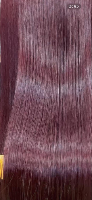 【艶感爆発】縮毛矯正×暖色カラーの相性が抜群すぎた！

こんにちは！今回は、縮毛矯正と暖色系カラーを組み合わせた最強ツヤ髪スタイルのご紹介です♪

縮毛矯正に暖色カラーを乗せることで、髪のツヤ感がぐんとアップ！
特に赤系やピンク系のカラーは、光に当たった時の艶がとってもキレイなんです♪

カラーが濃いめなので色持ちも◎
褪色後もほんのりピンク味が残るので、長く楽しめるのも魅力です。

こんな方にオススメ！
	•	髪のうねりや広がりが気になる方
	•	カラーでツヤを出したい方
	•	柔らかく女性らしい雰囲気にしたい方
	•	赤系・ピンク系カラーが好きな方 