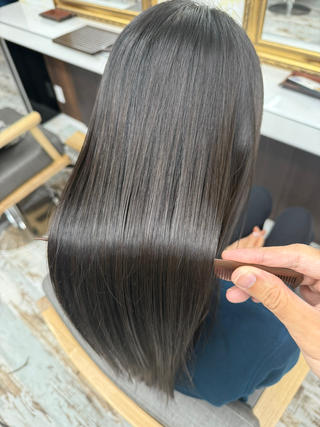 髪質改善縮毛矯正
今までにないし柔らかい手触りになりますか 