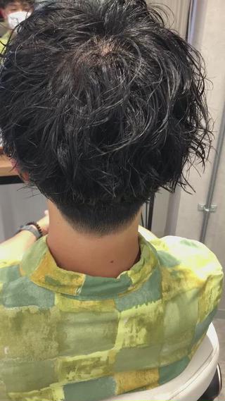 無造作スパイラルパーマ！！
ツーブロック高めでシャープに 