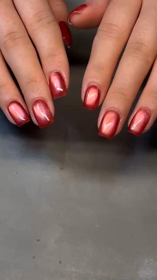 秋になって赤系のマグネットネイル人気です 