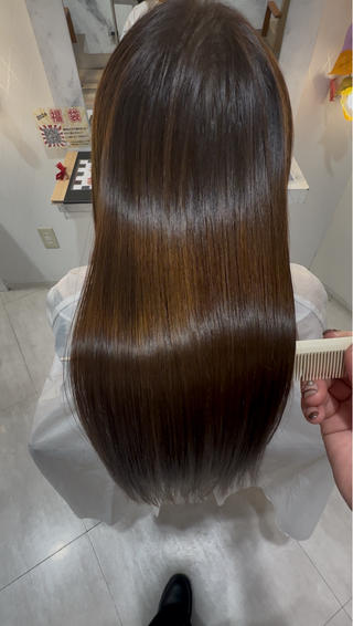 【 縮毛矯正 】
乾かしただけでこの艶