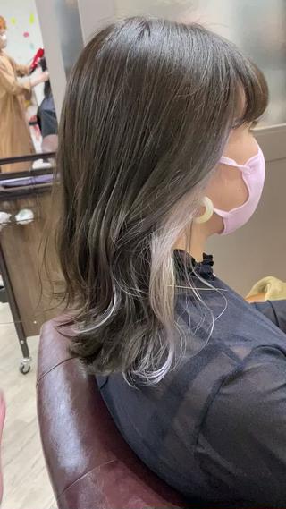 ケアブリーチでダメージレスにカラーしませんか？
ホワイト系やグレー系はブリーチ2回がおすすめです♪ 