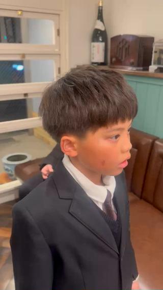 少しおでこが見える絶妙な前髪!
刈り上げは低くなるべく重さを残したフレンチショート