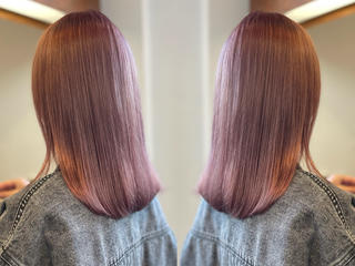 ブリーチで18lv程までベースを抜いた後に
色落ちも綺麗なベージュになるようなオンカラーをしています 