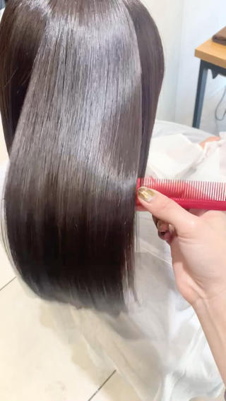 ブリーチしなくても可能なカラーはあります
お任せください 