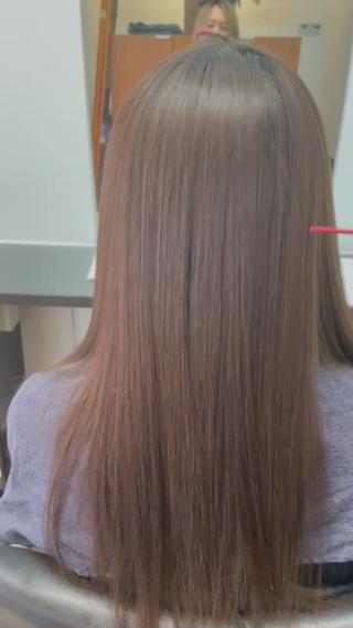 髪質改善トリートメントサイエンスアクア

次のような髪の悩みのある方におすすめ

️繰り返しカラーなどして髪が傷んでる方
️アイロン、コテを毎日使う方
️パサついて髪の毛が広がってしまう方
️潤いのある艶髪

1度の施術でここまで艶サラになります！

回数を重ねていけばさらに、艶サラで、尚且つ持ちもよくなってきます

一回目の施術だと持ちは約2〜3週間なので、回数を重ねて、じっくりさら艶にしていきましょう

回数を重ねるうちに持ちも、よくなります

髪質改善トリートメントサイエンスアクアとは

傷んだ髪の毛の隙間に必要な栄養を埋め1本1本しっかりした髪になり、艶、纏まり、指通りの良さが変わります

しっかりとキューティクルから状態を良くしてくれるので、持ちも良いです

気になる方は是非1度お任せ下さい

初回税込6600になります

#美容師 #ヘアケア #トリートメント #髪質改善 #代官山 #ロング #艶髪 #サイエンスアクア #髪質改善トリートメント #ハイトーンカラー #ハイトーン #髪質改善サイエンスアクア
 