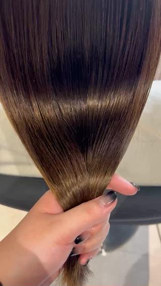 赤みを削りほんのりベージュカラーに

高槻/高槻美容室/髪質改善/ヘアカラー/美髪/艶髪 