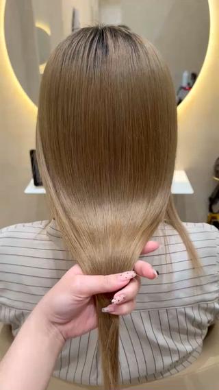 premium髪質改善でブリーチ毛で傷んでた髪の毛も艶々になります！！ 