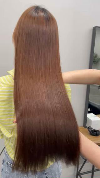 ピンピンにならない自然な縮毛矯正！
プラス3000円で3stepのトリートメントもしてあげると手触りより良くなるのでオススメです！！ 