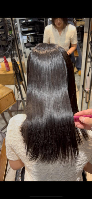 縮毛矯正は履歴に合わせてしっかりと薬剤を塗り分けてダメージレスにかけることができます

#縮毛矯正#ストレートヘア#艶髪#サラサラヘア#美髪ケア
#ヘアサロン#ヘアスタイル#ヘアチェンジ#艶ストレート#黒髪ストレート#ナチュラルストレート#天使の輪#ツヤ感重視#さらさらロング#原宿美容室 