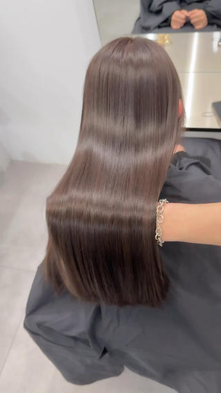 究極の髪質改善

ショコラグレージュ×酸性縮毛矯正

柔らかい質感で艶々になりましょう♪ 