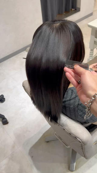 セミロング 髪質改善× ブリーチなしyutoのヘアスタイル