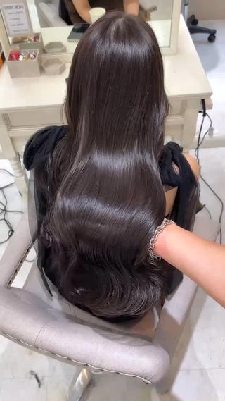 ダークグレージュ

＊ベースの暗い方はダブルケアカラー
＊明るい方はプレミアムケアカラー

こちらでご予約お願い致します！

ブリーチなしの透明感カラーなら是非1度お任せください

インスタにもたくさんスタイル載せてます♪@kky_ux 