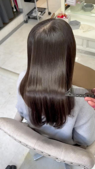 セミロング 髪質改善× ブリーチなしyutoのヘアスタイル