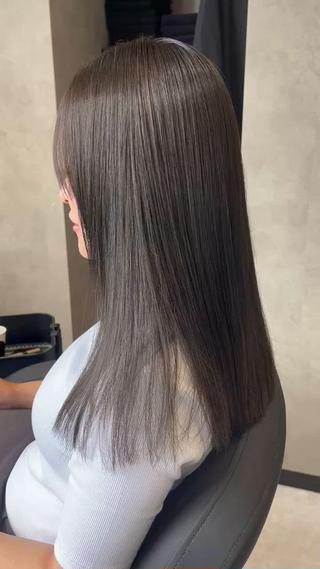 セミロング カラー room肥後橋所属・room ヨネヤマのヘアスタイル