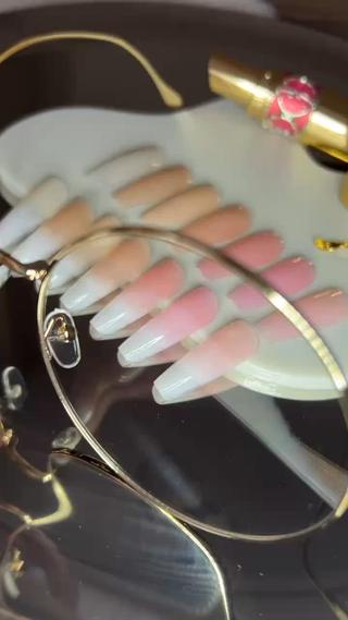 ※スカルプです。
ちゅるんとしたベイビーブーマーのColor

かっこいい系から可愛いまで
Colorを揃えております。
スカルプの先端白の透明感が絶妙♡

スカルプならではの色の出方です。

#スカルプ
#ちゅるんネイル
#ベイビーブーマー 