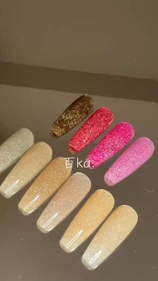 スカルプチュアです。
目で見た本物の色味がこちら。加工していません。

こちらは、フラッシュラメ！

グラデーションでもワンカラーでも素敵です️

#スカルプチュア
#スカルプネイル
#フラッシュラメ
#ちゅるんスカルプ 