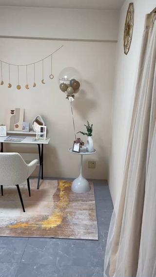 白を基調としたインテリアの店内
おひとり様だけのプライベート空間で
ゆっくりお寛ぎ下さい♪ 